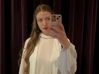 MeridethYaffe online jasminlive show